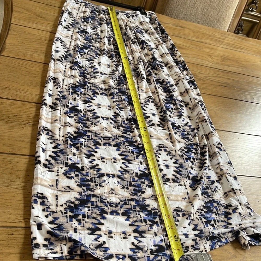 Long skirt with pleats front and back - Picture 4 of 8